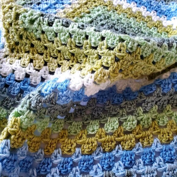 Crochet BABY BLANKET AFGHAN Lap Granny Square 29"x 29" Blue White Green New - Picture 5 of 9